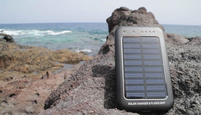 how do portable solar chargers work